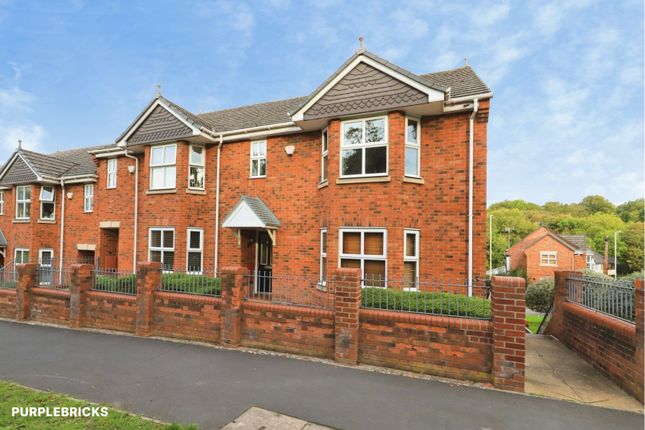 2-bed flat on Crownoakes Drive, Stourbridge, £160,000