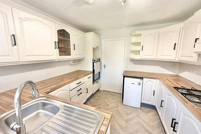 35, Kinmel Avenue, Abergele photo 2