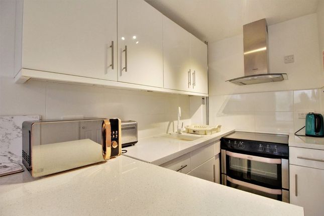 43, Swan Way, Fleet photo 4