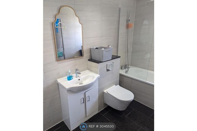 Flat A, Bounds Green photo 5