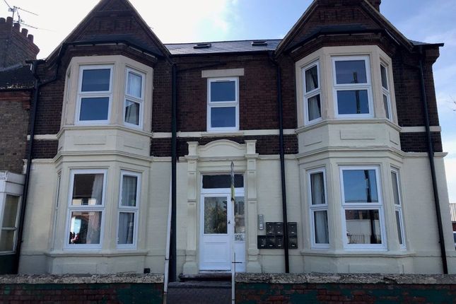 Thumbnail Flat to rent in Oundle Road, Woodston, Peterborough