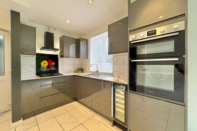 29, Park Road, Surrey photo 2