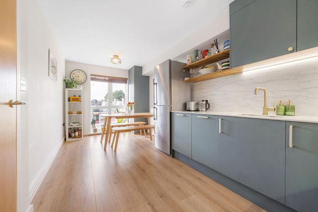 Flat 15, 5, Limerick Close, London photo 3