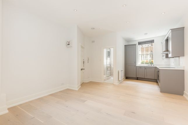 Flat 2, 15-17 Shelton Street, Covent Garden photo 2