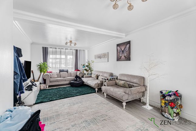 45 Edinburgh Crescent, Waltham Cross photo 5