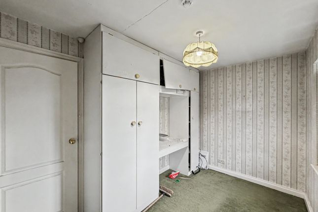 8, Chigwell photo 4