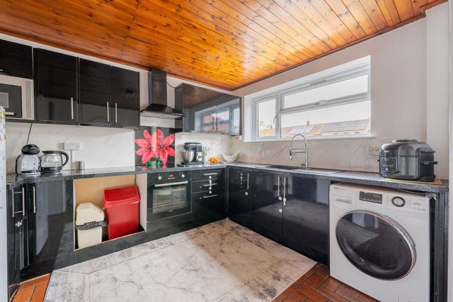27 St. Annes Crescent, Great Yarmouth photo 2