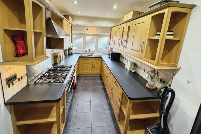 74, Colsterdale, Worksop photo 2
