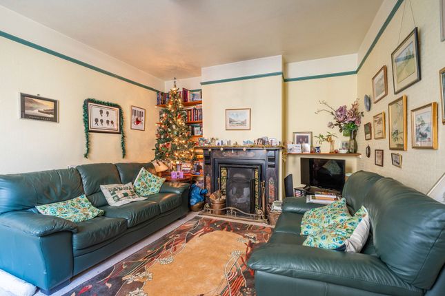 31 Beccles Road, Lowestoft photo 3
