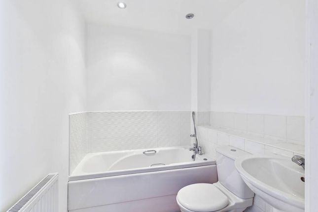 25, Priory Chase, Pontefract photo 3