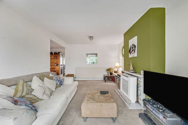 35, Anglesey Close, Ashford photo 4