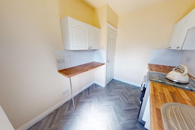 41, Reevy Road, Bradford photo 4