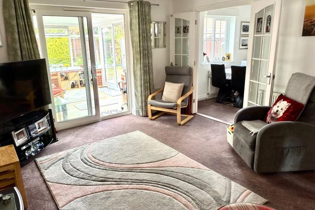10, Broad Fleet Close, Lowestoft photo 3