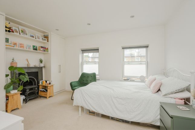 118, Russell Road, Wimbledon photo 4