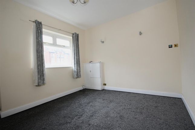 21, Chapel Street, Wakefield photo 3