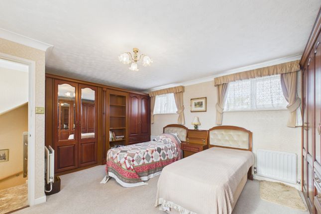 Ash Grove, Middlesex photo 4