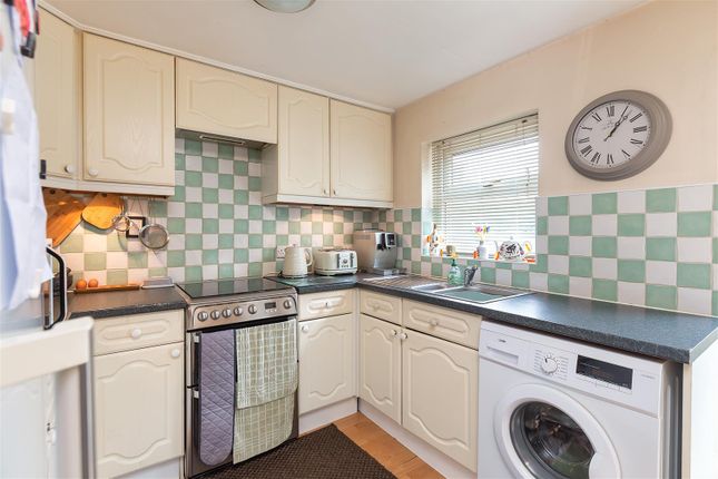 3, Brookfield Close, Carnforth photo 4