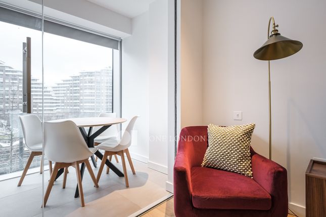 Studio to rent in Oakley House, London