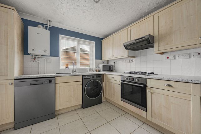6, Sindle Close, Wokingham photo 3