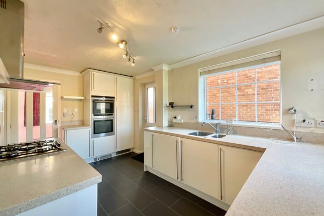 14 Jonathan Road, Stoke-On-Trent photo 3