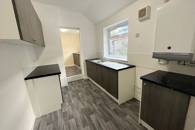 Terraced house to rent in Park Road, Dudley