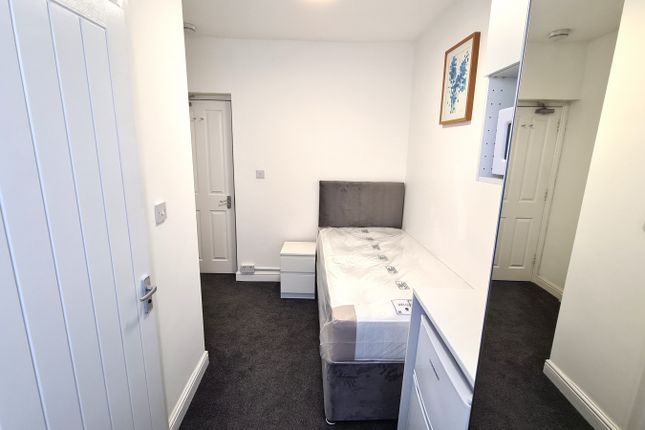 Thumbnail Studio to rent in Clare Road, Hounslow