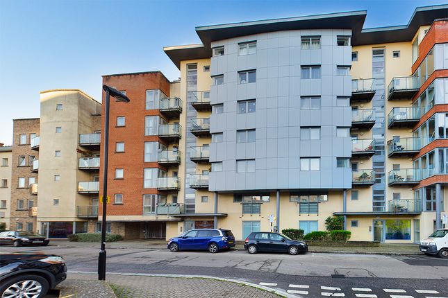 Thumbnail Flat to rent in Orchard Place, Southampton, Hampshire