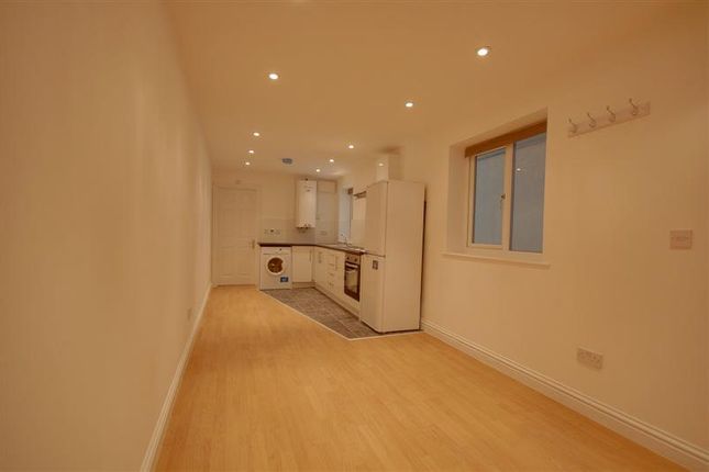 Flat to rent in The Parade, High Street, Watford