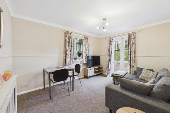 Snape Hill Crescent, Dronfield photo 2