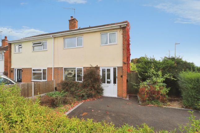 3-bed semi-detached on Holmwood Avenue, Worcestershire, £170,000