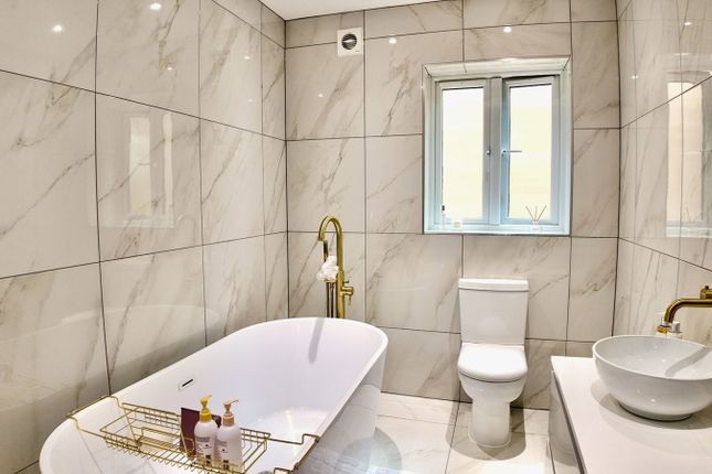 15, Glan-yr-Afon Lane, Blackwood photo 4