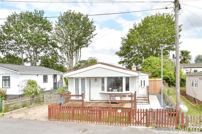 2-bed caravan on Vicarage Lane Hoo, Rochester, £180,000