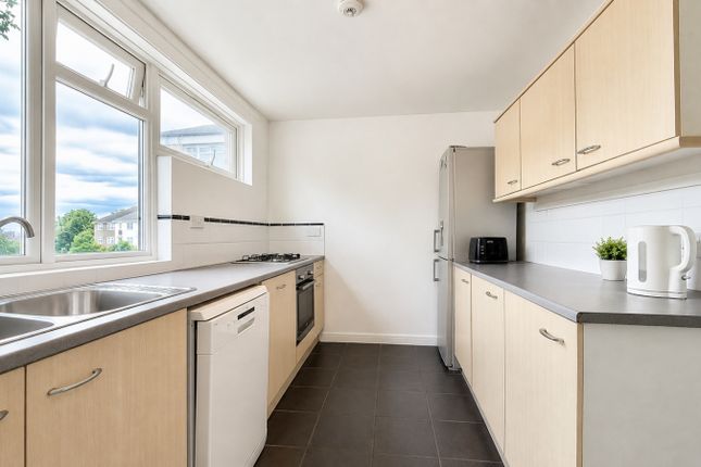 36, Wordsworth, Bracknell photo 3