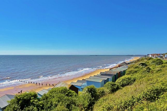 4, Earlswood Lodge, Walton-on-the-Naze photo 2