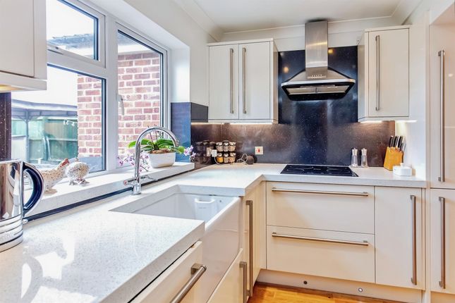 27, Moorfield Road, Kettering photo 5
