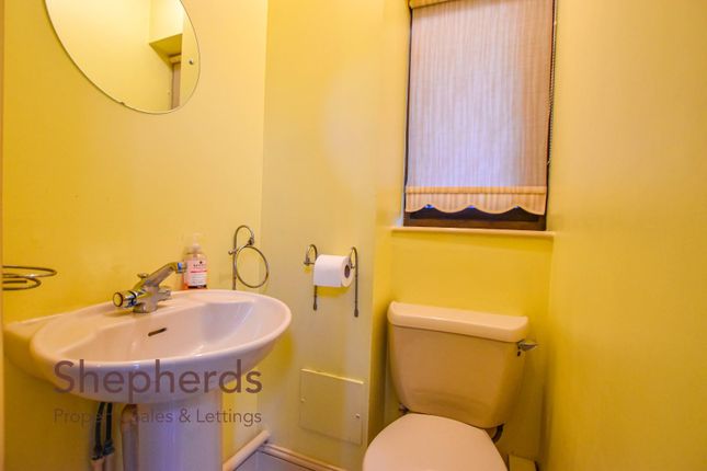 11, Badgers Croft, Broxbourne photo 3