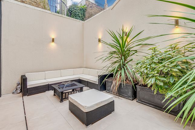 Town house for sale in Chester Street, London