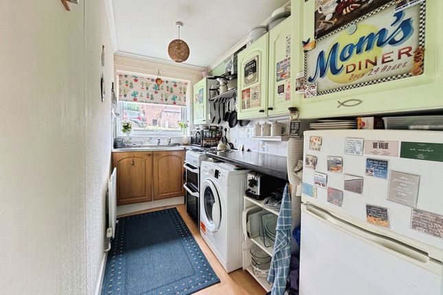 32 Corsair Drive, Southampton photo 4