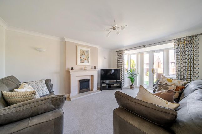 35, Thorncliffe Way, Barnsley photo 2