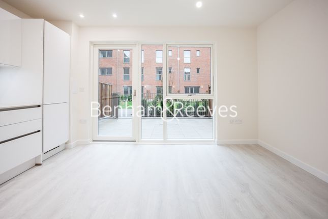 Thumbnail Flat to rent in Lensview Close, Harrow