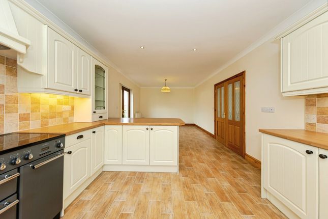 6, Clos Nathaniel, Carmarthen photo 5