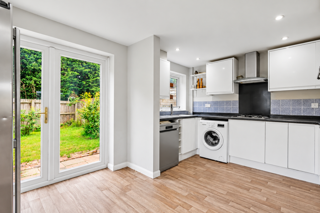 7, Stanley Close, Tonbridge photo 4