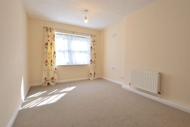 46, Waterslade, Redhill photo 3