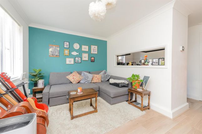 1-bed flat on 43, Heatherbank Close, Dartford, £185,000