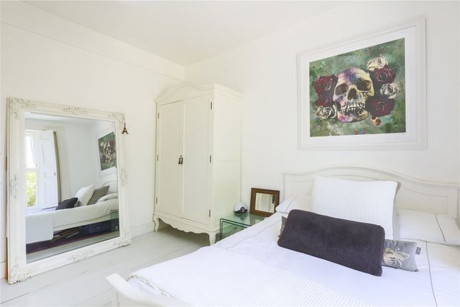 Flat for sale in Ormond Road, Archway, London