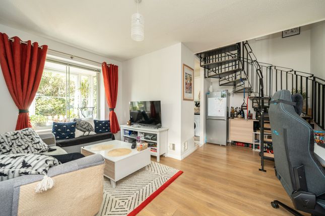 38 Moreton Avenue, Isleworth photo 2