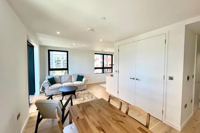 Flat 405, 31, East Parkside, London photo 3