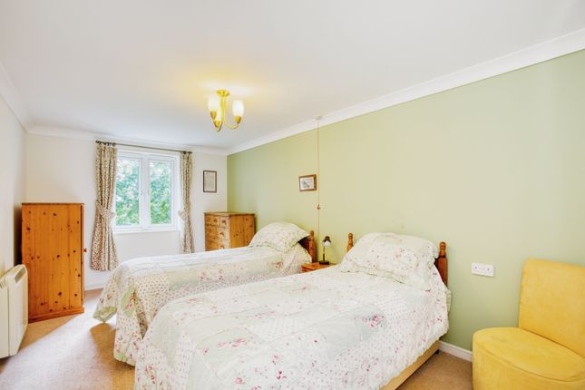Flat for sale in Yeovil, Somerset