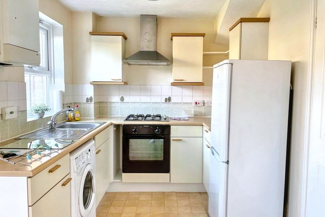 21 Cranmer Walk, Crawley photo 3