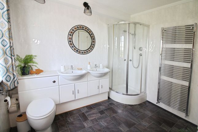 Bathroom.Jpg